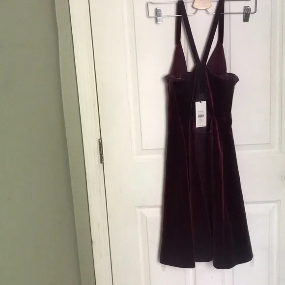 Whistles NWT B Love Velvet Dress in Maroon. - Picture 4 of 5